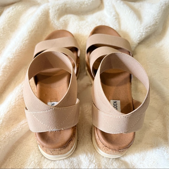 🚨 SOLD 🚨 Bandi Ankle Strap Wedge Sandal - Steve Madden - Tan - 8 - Picture 10 of 15